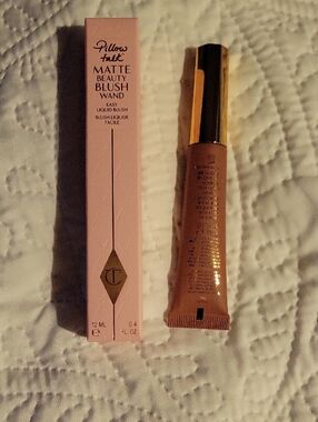 Charlotte Tilbury Pillow Talk Matte Blush Wand — Soft Pink & Gold Accents
